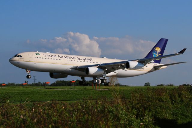 HZ-HMS2 — - Saudi Royal Flight landing on runway 6L.