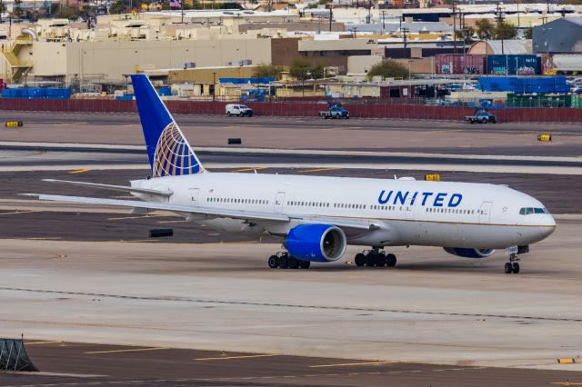 Boeing 777-200 (N780UA) - A United Airlines 777-200 taxiing at PHX on 2/13/23, the busiest day in PHX history, during the Super Bowl rush. Taken with a Canon R7 and Canon EF 100-400 II L lens.