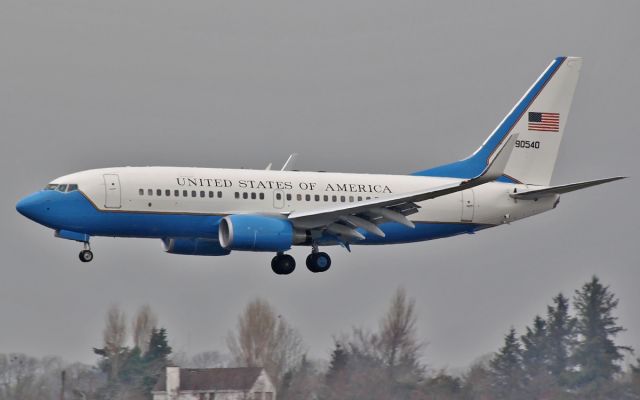 09-0540 — - usaf c-40c 090540 about to land at shannon 13/3/14.