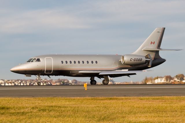 Dassault Falcon 2000 (C-GOAB) - Rolling out on RWY27 -Thrust reversers ! 2nd photo ever of C-GOAB on FlightAware.Com