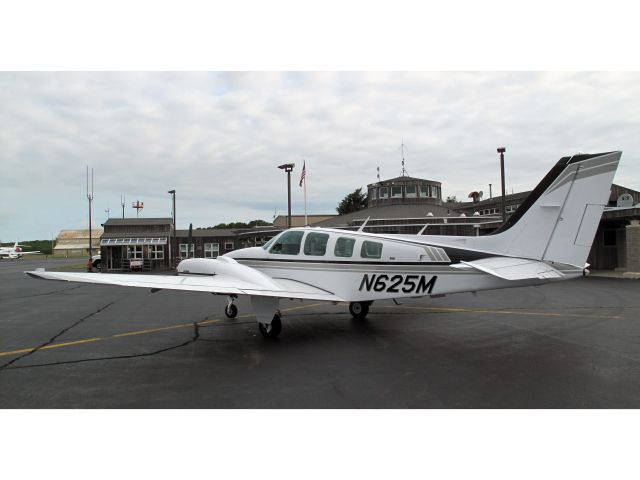 Beechcraft Baron (58) (N625M) - A very nice Baron!