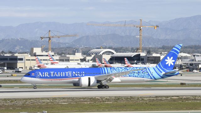 Boeing 787-9 Dreamliner (F-OTOA) - Arriving at LAX on 25L