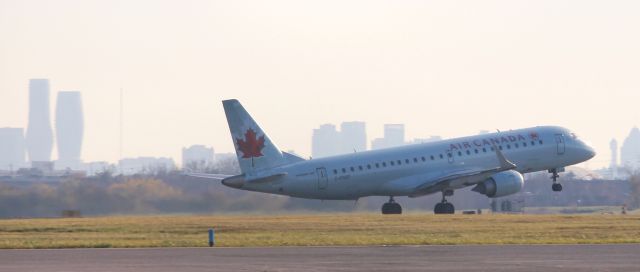 Embraer ERJ-190 (C-FNAP)