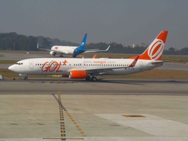 Boeing 737-800 (PR-GUR)