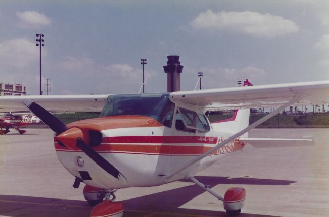 Cessna Skyhawk (N6616H)