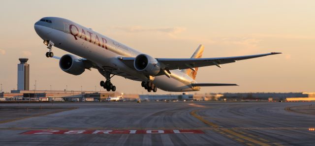 BOEING 777-300 (A7-BEL)