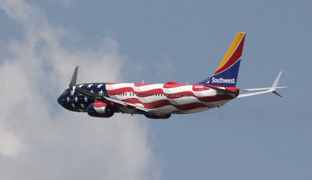 Boeing 737-800 (N500WR)