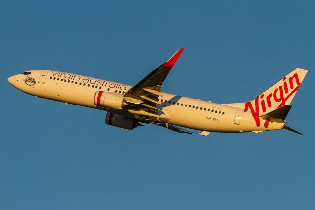 Boeing 737-800 (VH-YFY)