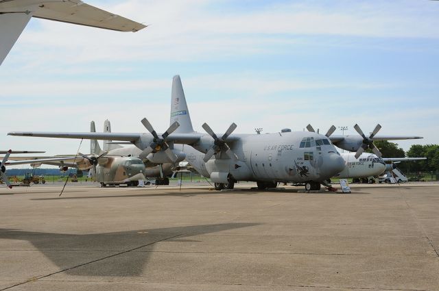 Lockheed C-130 Hercules —