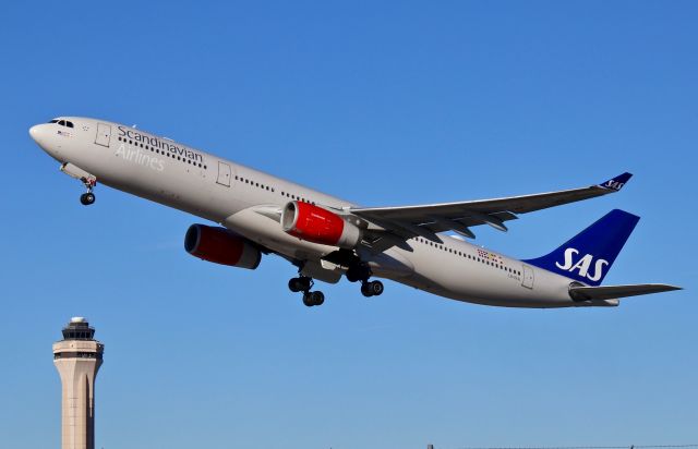 Airbus A330-300 (LN-RKN)