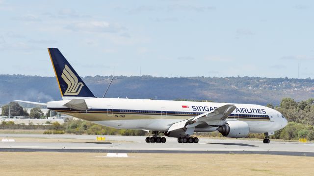 Boeing 777-200 (9V-SVB) - Boeing 777-212(ER) SIA 9V-SVB runway 21 YPPH 020419