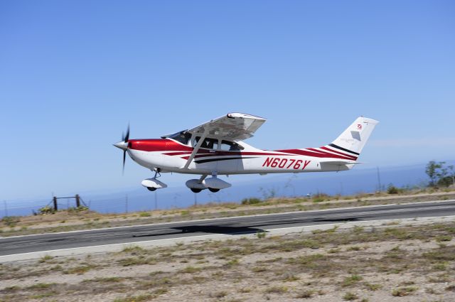 Cessna Skylane (N6076Y) - Leaving Catalina after buffalo burgers