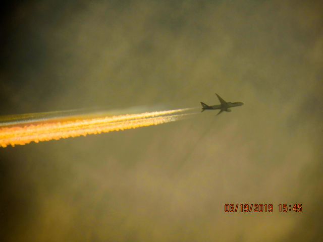 BOEING 777-200LR (N897FD)