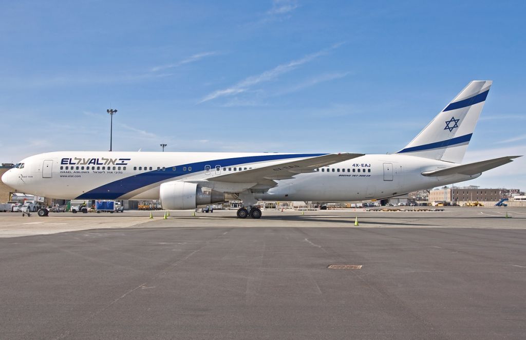 BOEING 767-300 (4X-EAJ) - "BAT YAM" EL AL Israeli Airlines @ KBOS Logan . Non stop to Tel Aviv 