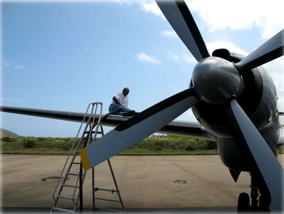 Grumman Gulfstream 1 (ZS-NHW) - Overwing refueling after a 4:45h flight to Madagascar.