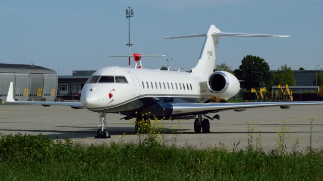 Bombardier Global Express (N711LS) - Bombardier BD-700-1A10 Global 6000  -  Graz, Austria  -  05.21.2016