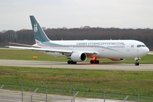 BOEING 767-300 (3C-LLU)