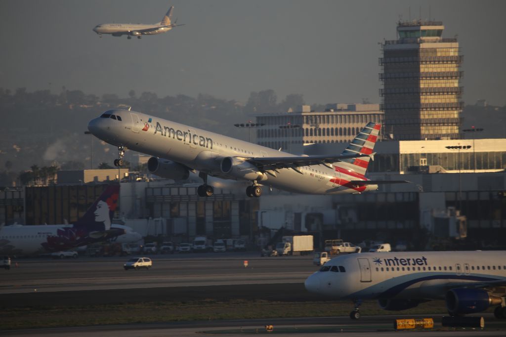 Airbus A321 (N972UY)