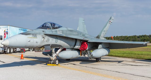 McDonnell Douglas FA-18 Hornet (18-8766)