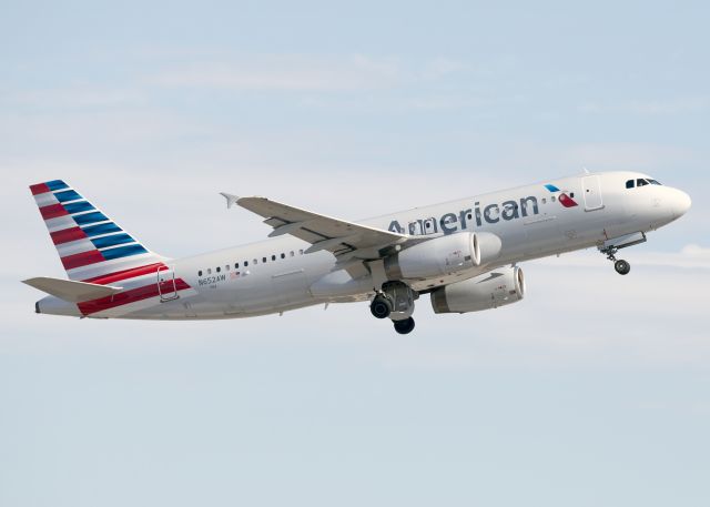 Airbus A320 (N652AW)