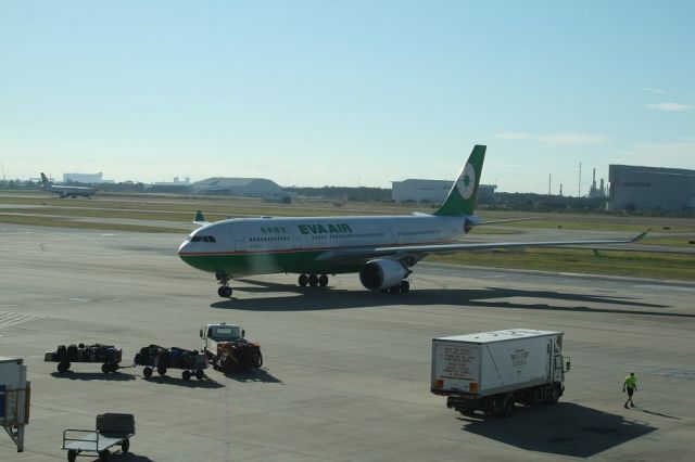 Airbus A330-300 (B-16306)