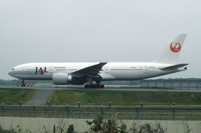 Boeing 777-200 (JA701J) - Taxing at Narita Intl Airport on 2003/06/06