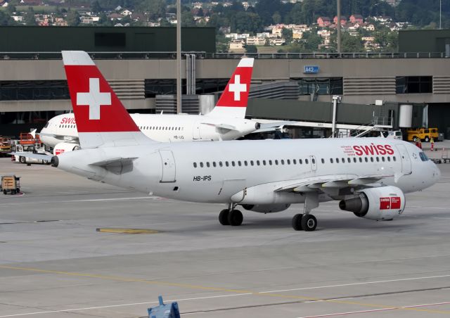 Avro RJ-100 Avroliner (HB-IPS)