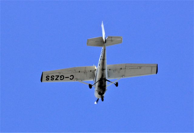 C-GZSS — - C-GZSS CESSNA 152 CARGAIR LTD survolant la ville de Lavaltrie QC. le 08-05-2022 à 15:28