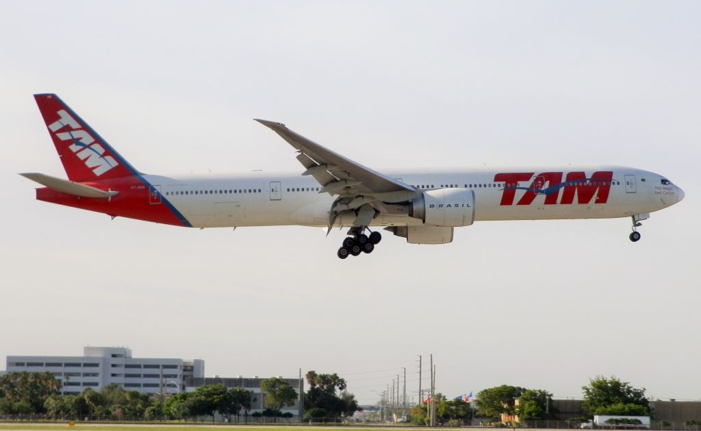 BOEING 777-300ER (PT-MUB)