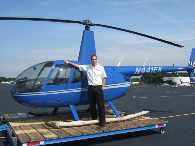 Robinson R-44 (N441EK)