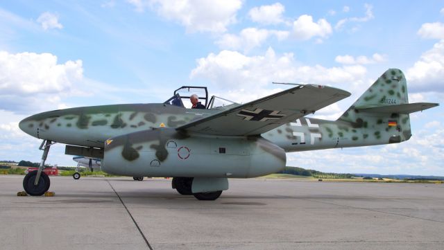 MESSERSCHMITT Me-262 Replica (D-IMTT) - fuel stop