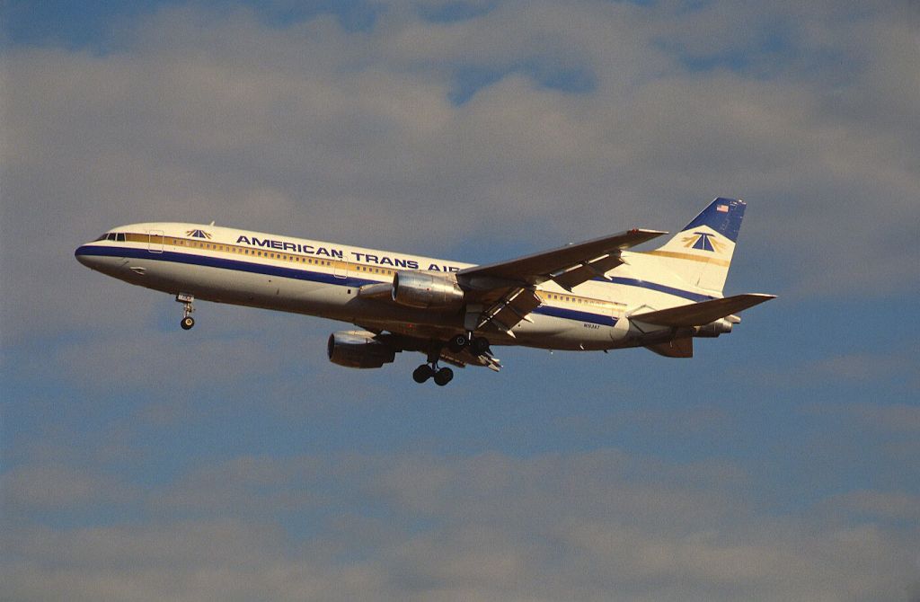 Lockheed L-1011 TriStar (N193AT) - Final Approach to Narita Intl Airport Rwy34 on 1988/12/10