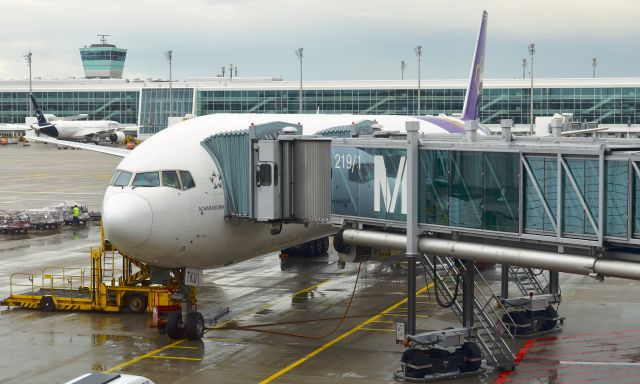 BOEING 777-300ER (HS-TKU) - Thai Airways International Boeing 777-3D7(ER) HS-TKU in Munich 