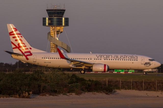 Boeing 737-800 (VH-YIW)