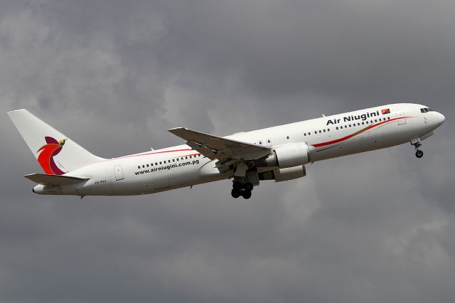 BOEING 767-300 (P2-PXV) - 24 NOV 2012