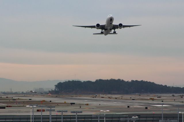 Boeing 777-200 (F-GSPJ)
