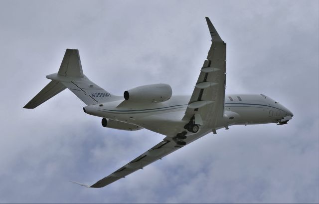 Bombardier Challenger 300 (N358MH)