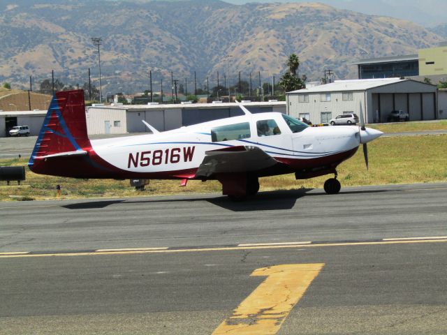 Mooney M-20 (N5816W) - Taxiing to RWY 26L