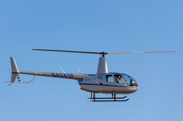 Robinson R-44 (N4043P)