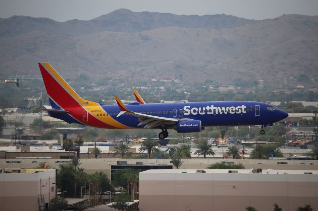 Boeing 737-800 (N8653A)