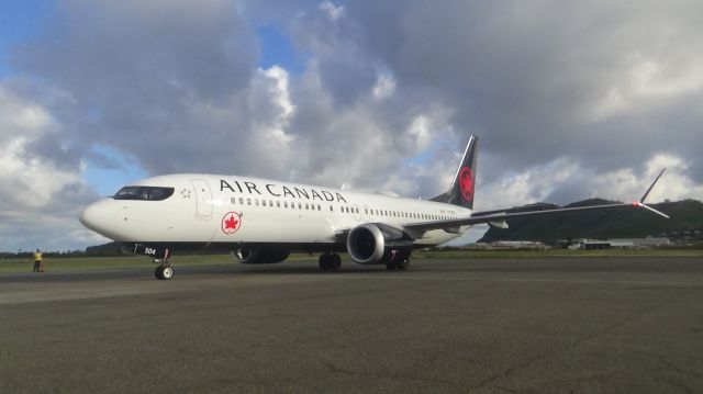 Boeing 737 MAX 8 (C-FSDQ)