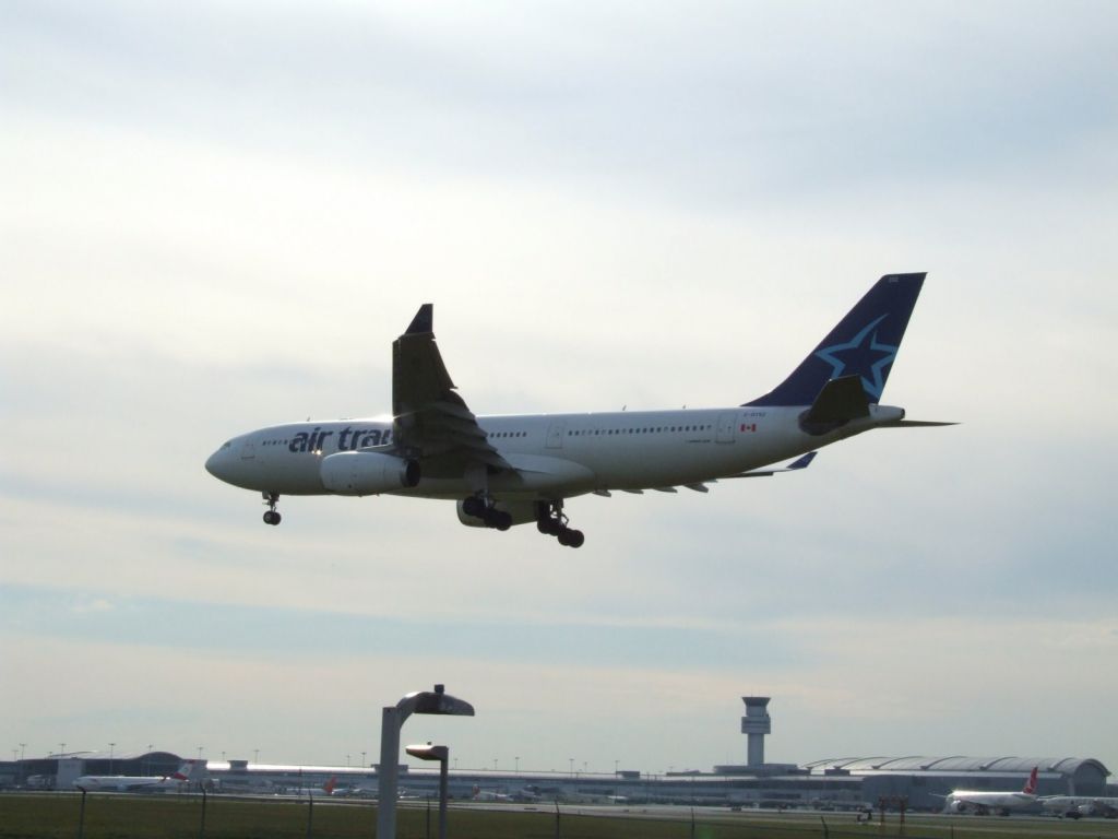 Airbus A330-300 (C-GTSZ)