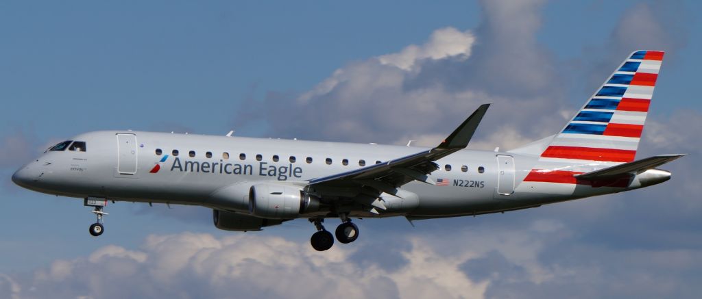 Embraer 170/175 (N222NS)