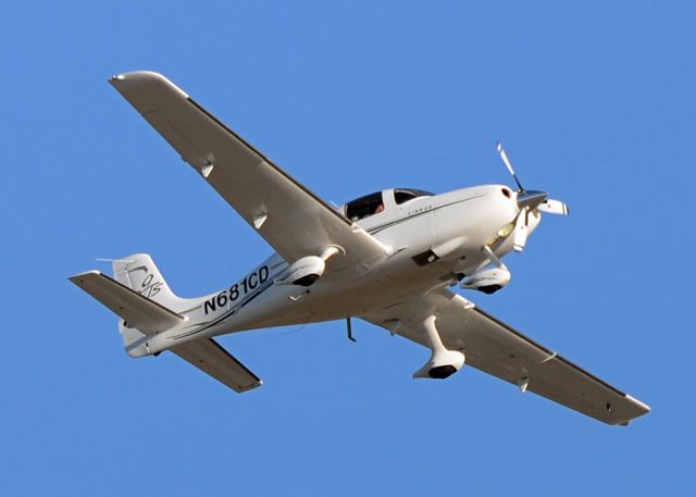 Cirrus SR-22 (N681CD)