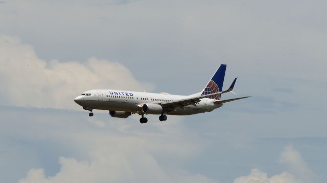 Boeing 737-800 (N14237)