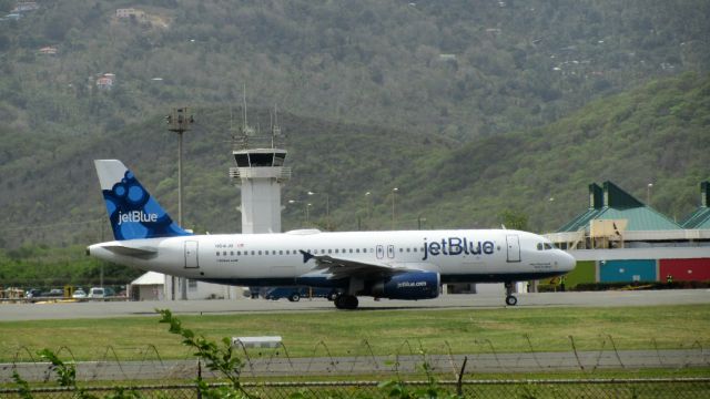 Airbus A320 (N641JB)