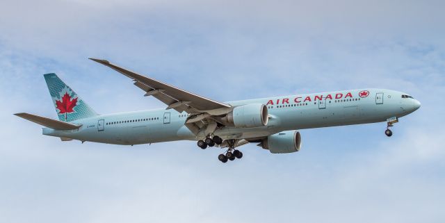 BOEING 777-300 (C-FIVQ)