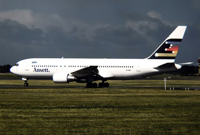 BOEING 767-200 (VH-RMF) - ANSETT AUSTRALIA AIRLINES - BOEING 767-277 - REG : VH-RMF (CN 22694/32) - ADELAIDE INTERNATIONAL AIRPORT SA. AUSTRALIA - YPAD 19/10/1986