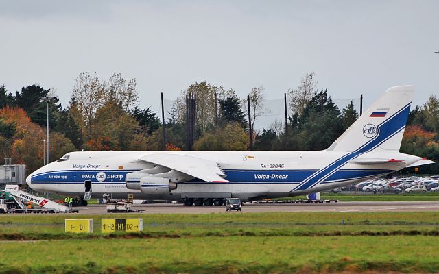 Antonov An-124 Ruslan (RA-82046) - voga-dnepr an-124-100 ra-82046 at shannon 20/10/18.