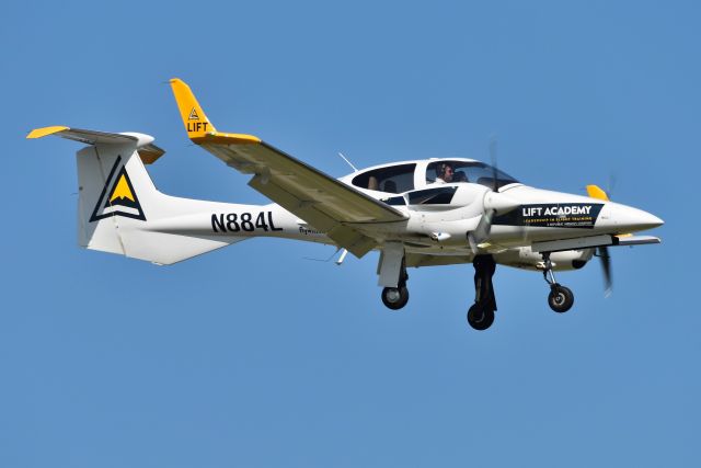 Diamond Twin Star (N884L) - 5-R 08-02-21